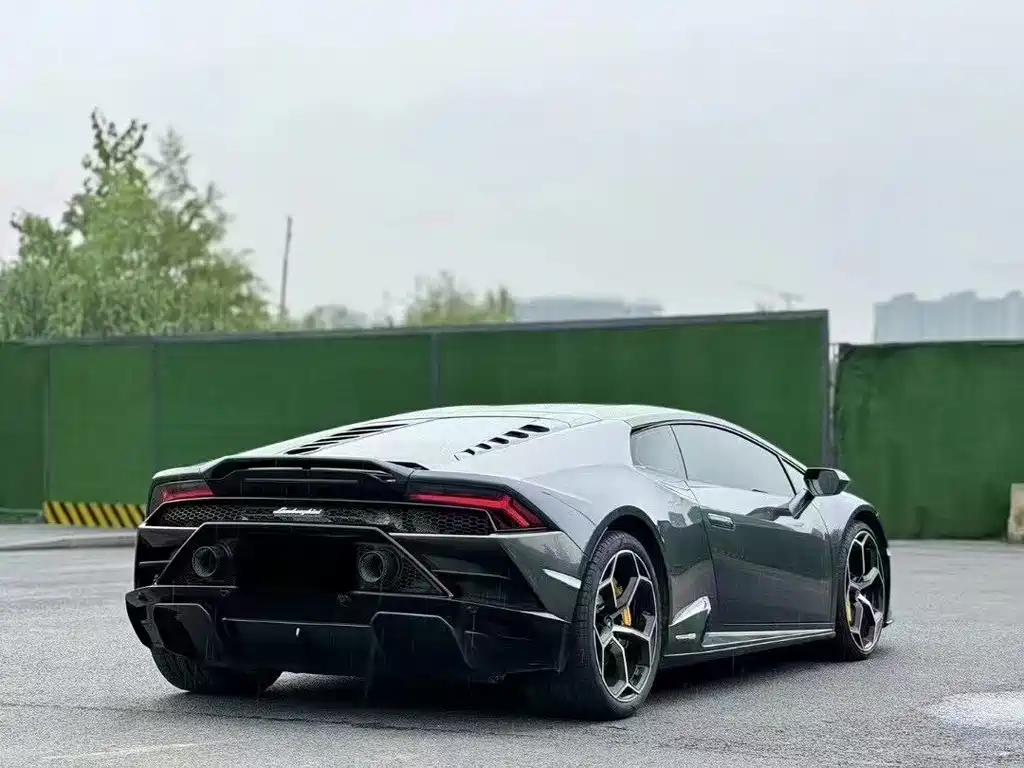 LAMBORGHINI HURACÁN