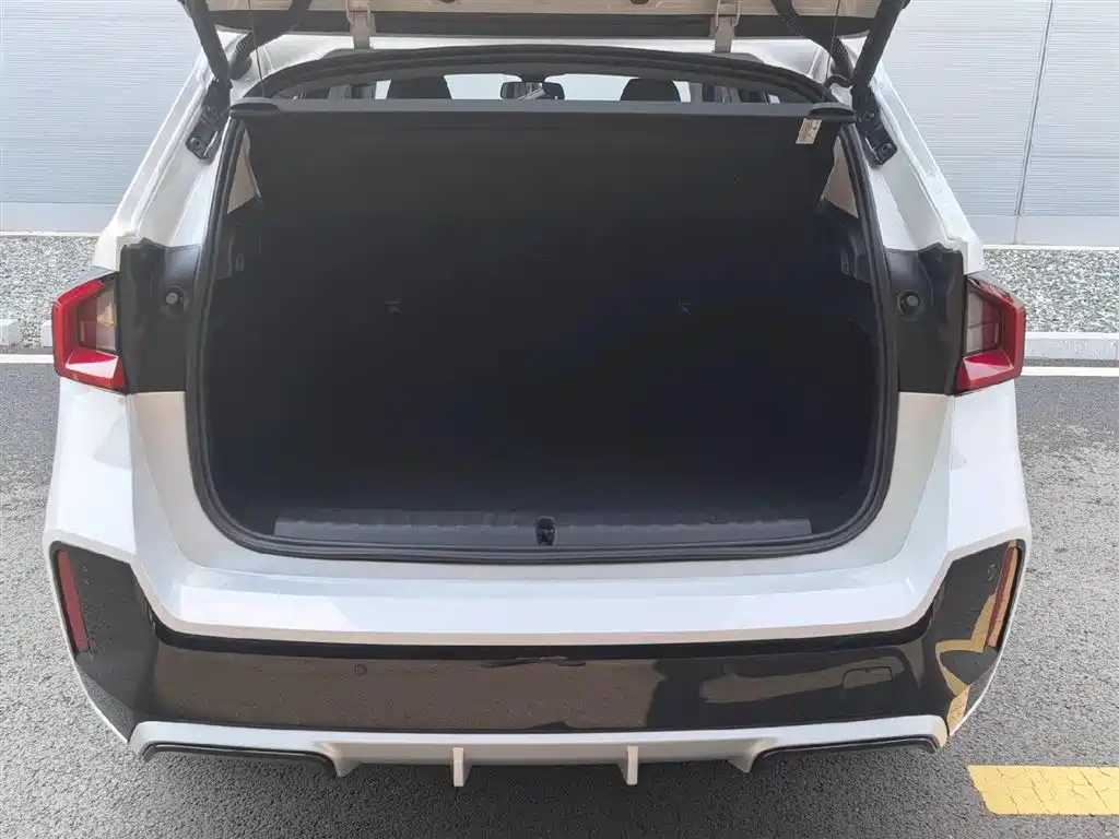 BMW iX1 2025 eDrive25L M Sport