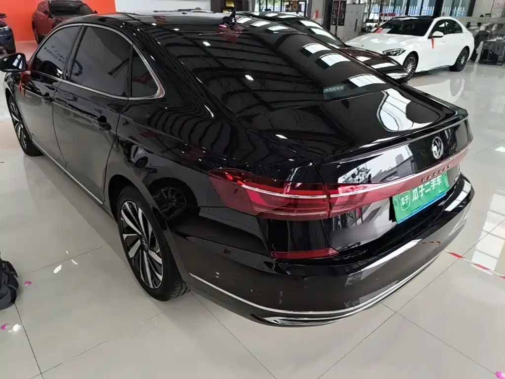 Volkswagen Passat 2025 380TSI