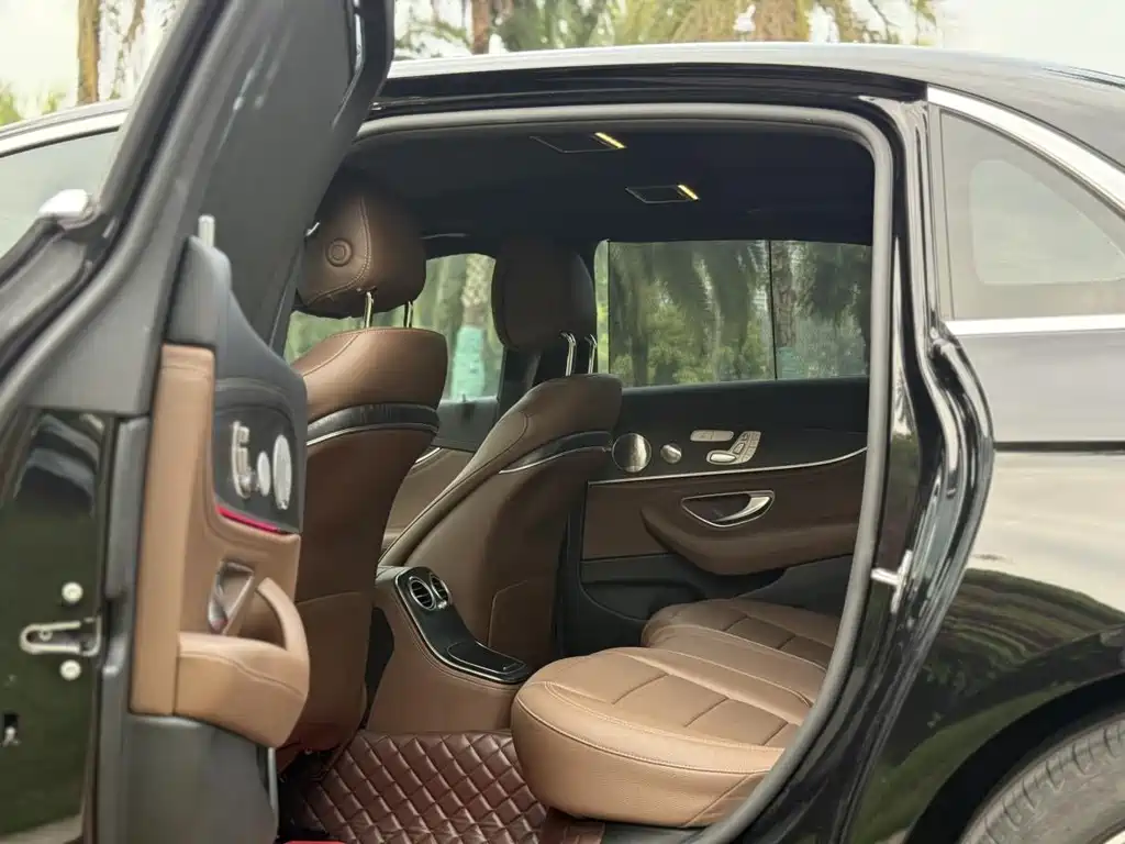 Mercedes-Benz E-Class — миниатюра 9