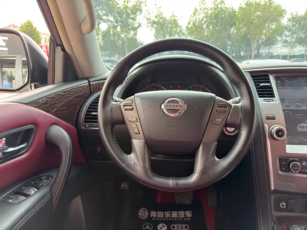 Nissan Patrol — миниатюра 12