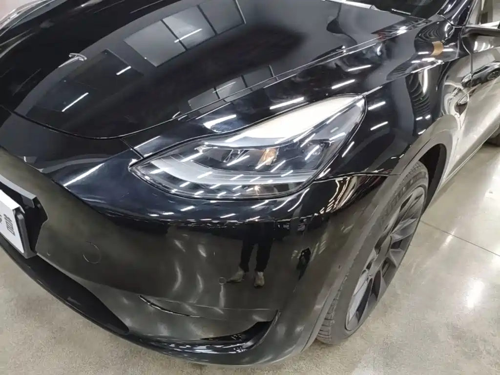 Tesla Model Y — миниатюра 24