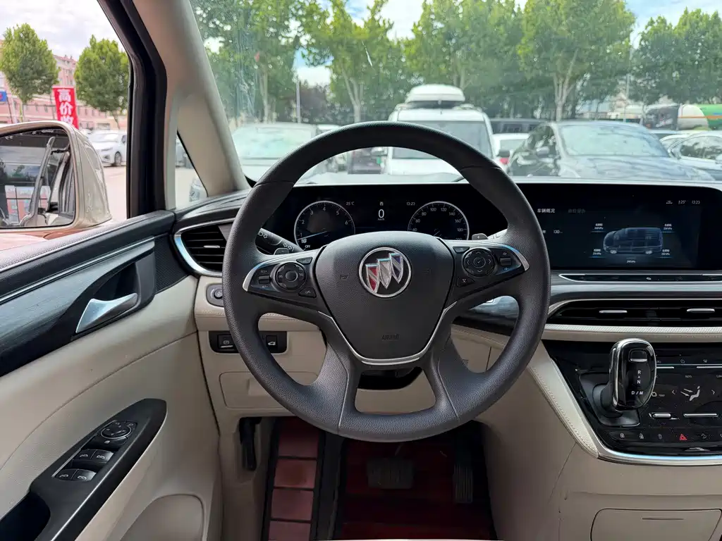 Buick GL8 — миниатюра 12