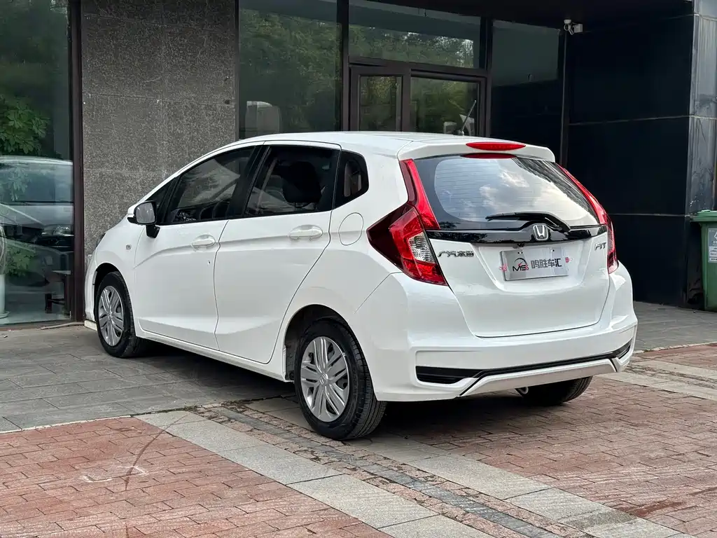 Honda Fit — миниатюра 6