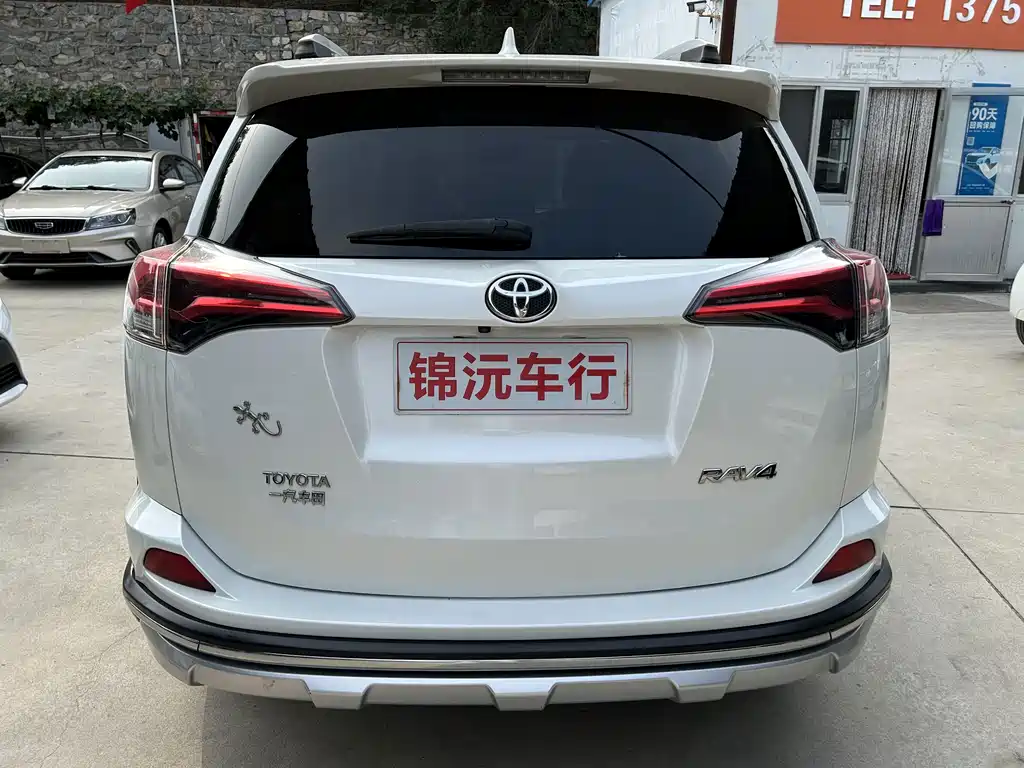 Toyota RAV4 — миниатюра 8