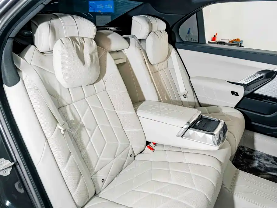 BMW i7 — миниатюра 25
