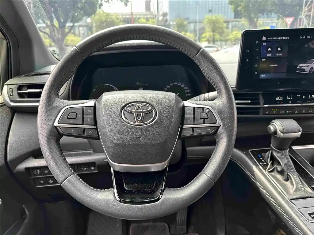 Toyota Sienna — миниатюра 5