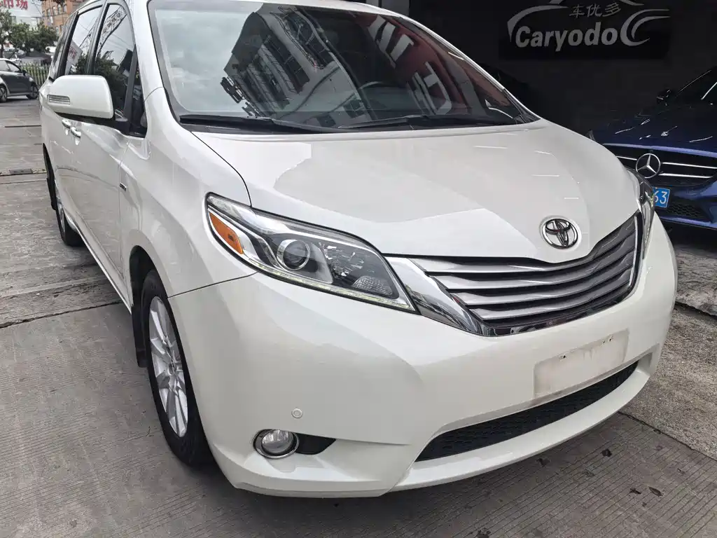 Toyota Sienna — миниатюра 2