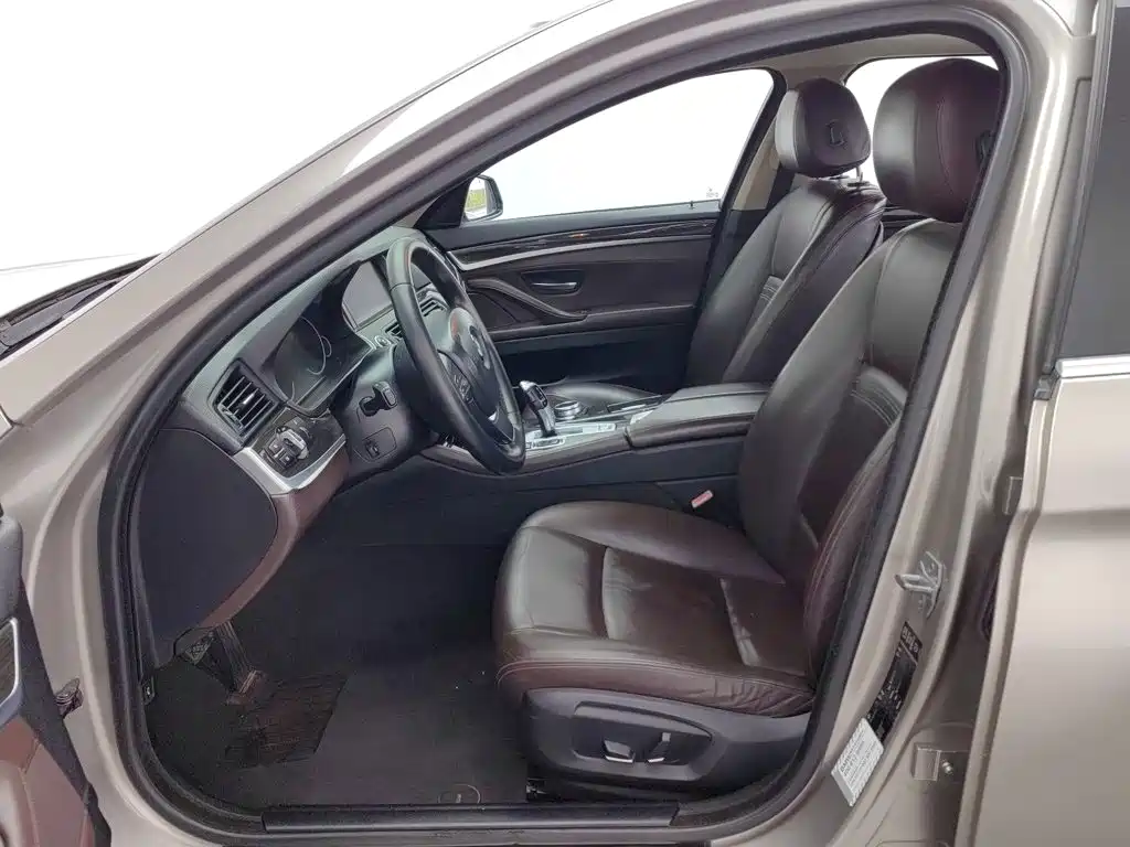 BMW 5 Series — миниатюра 10