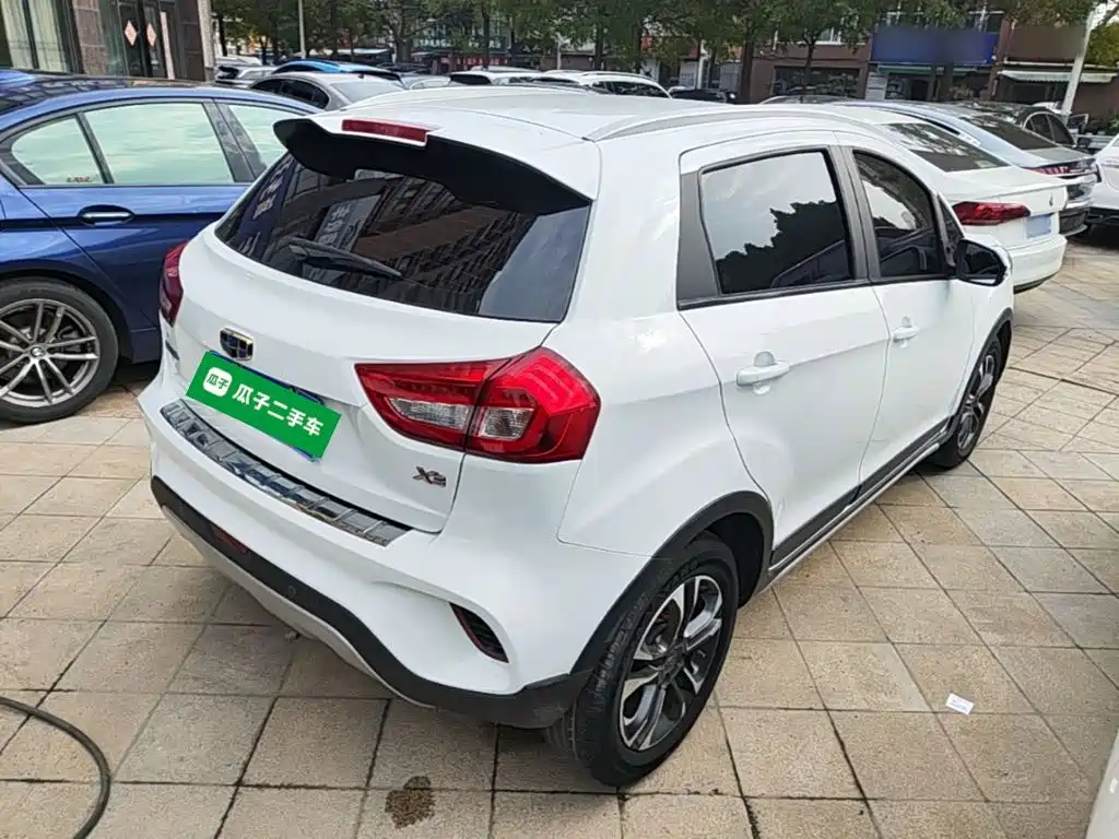 Geely Vision X3 — миниатюра 7