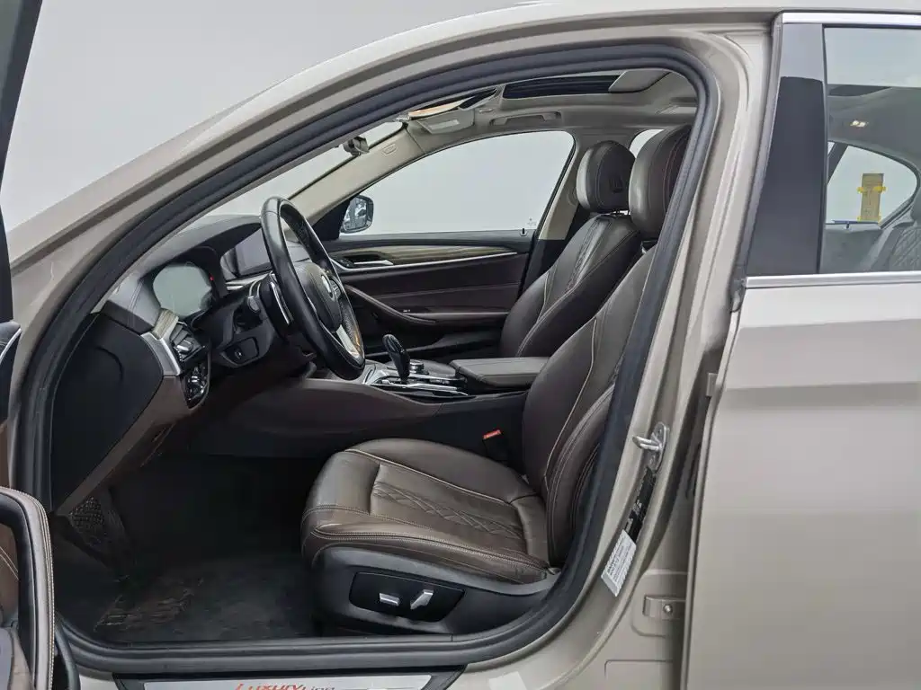 BMW 5 Series — миниатюра 10