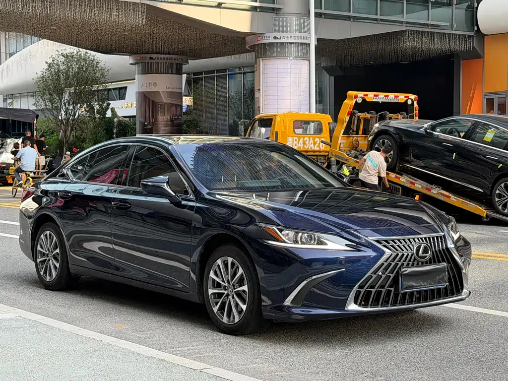 LEXUS  ES