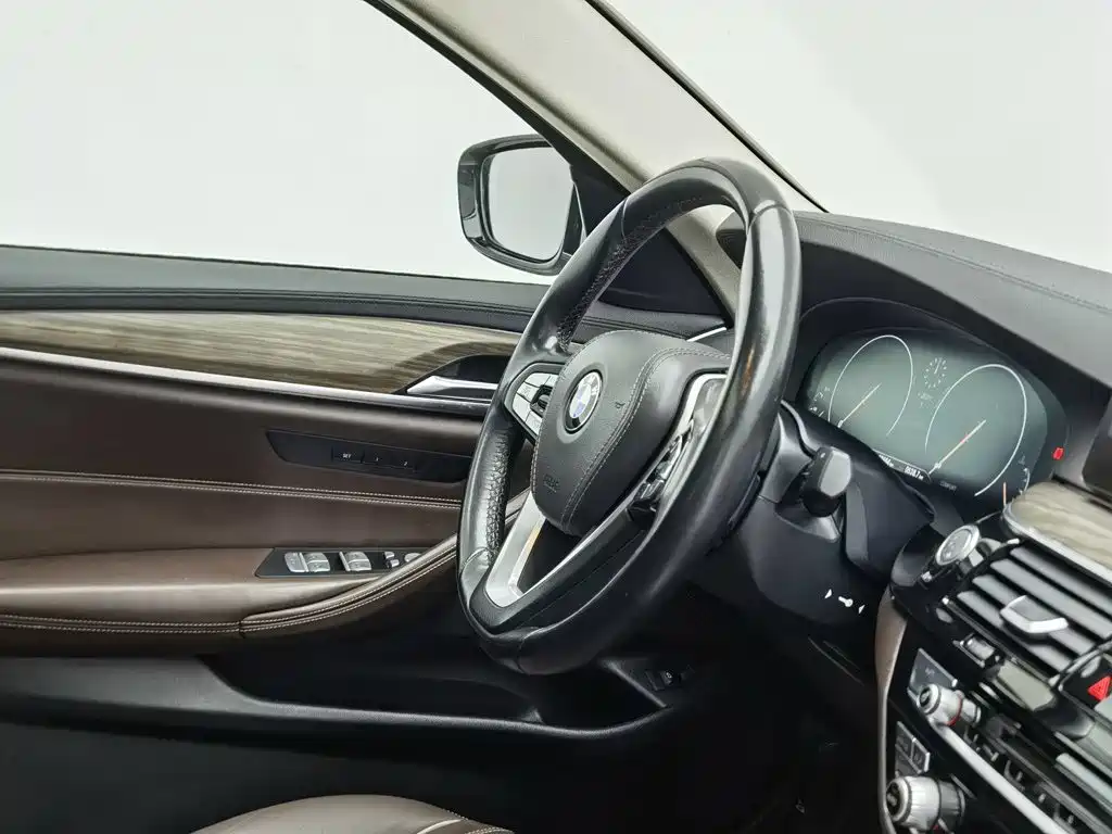 BMW 5 Series — миниатюра 22