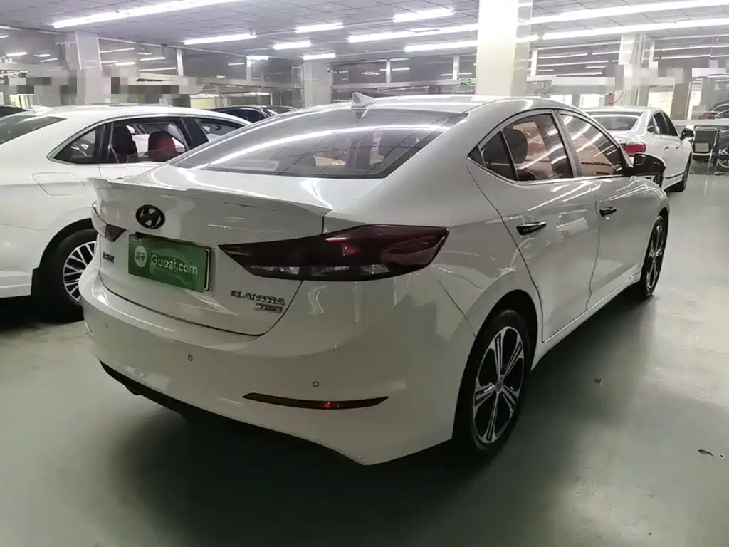 Hyundai Elantra — миниатюра 7