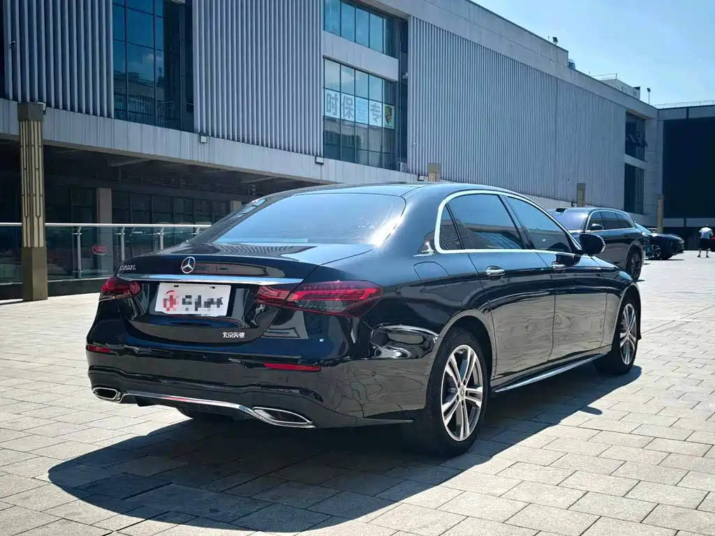 Mercedes-Benz E-Class — миниатюра 15