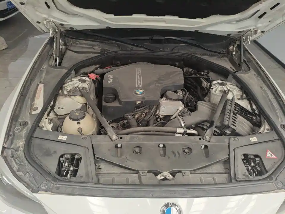 BMW 5 Series — миниатюра 9
