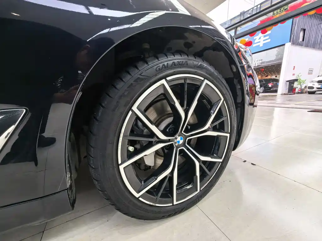 BMW 5 Series — миниатюра 15
