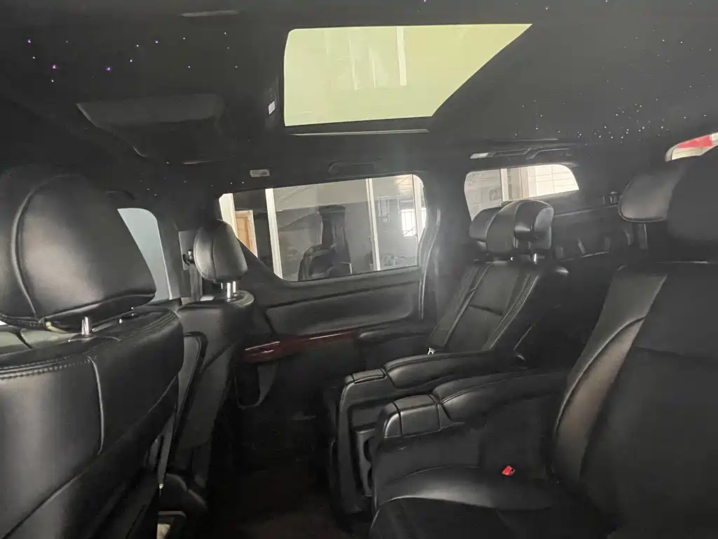 Toyota Alphard — миниатюра 9