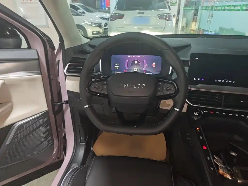Lynk & Co 06 — миниатюра 11