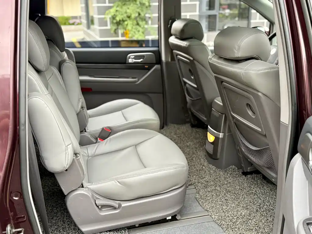 SsangYong Rodius — миниатюра 16
