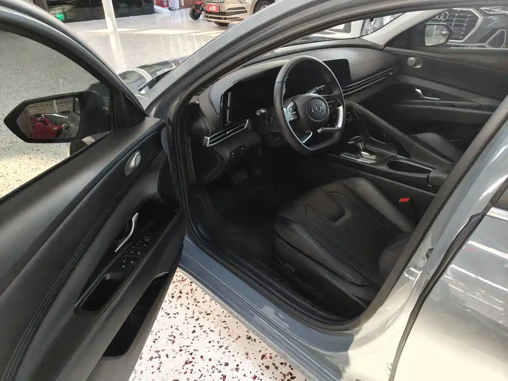 Hyundai Elantra — миниатюра 5