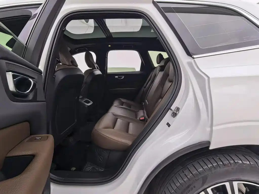Volvo XC60 — миниатюра 13