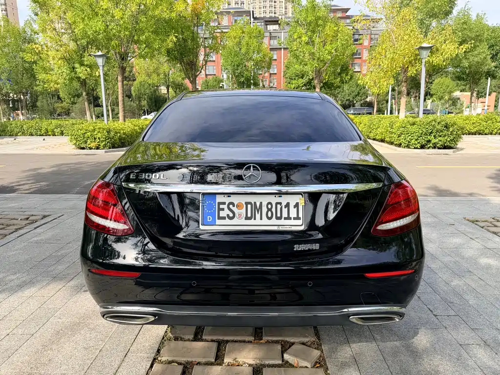 Mercedes-Benz E-Class — миниатюра 8