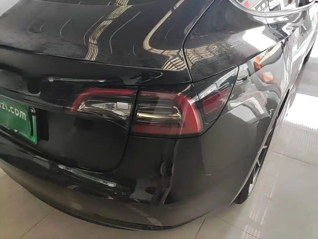 Tesla Model 3 — миниатюра 8