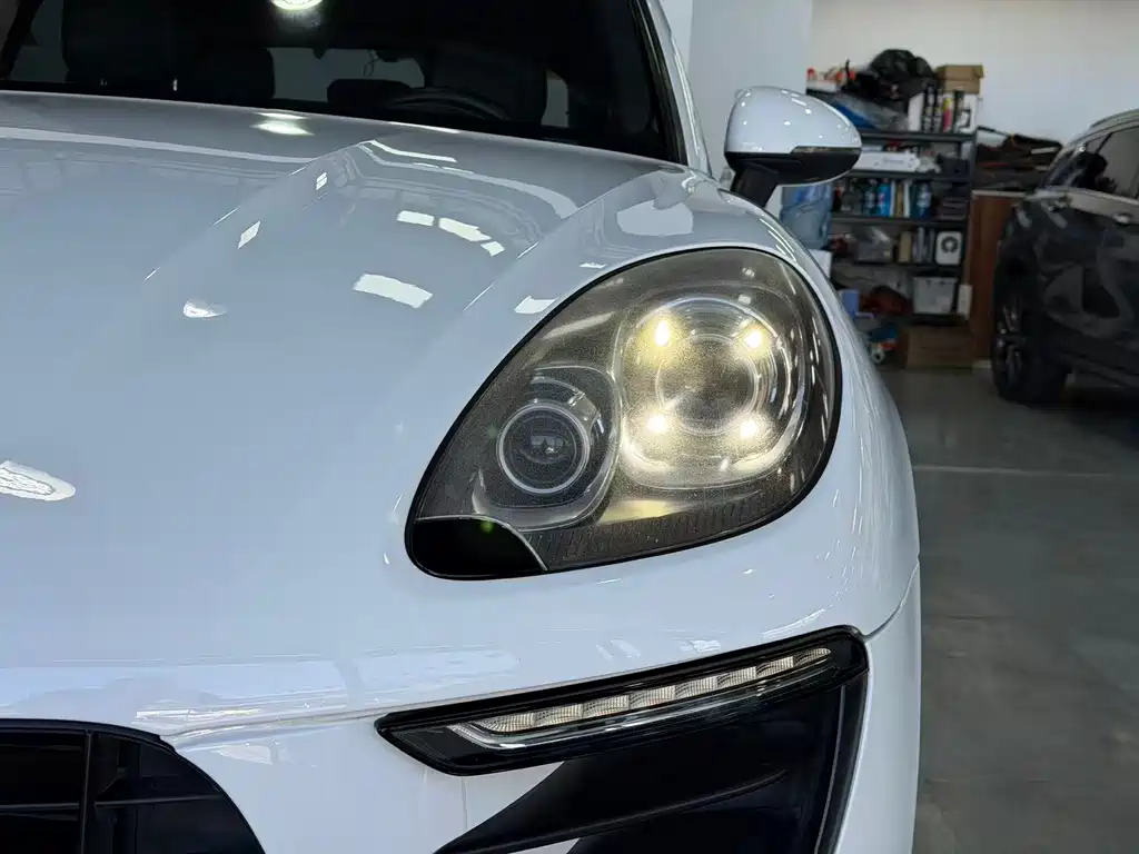 Porsche Macan — миниатюра 3