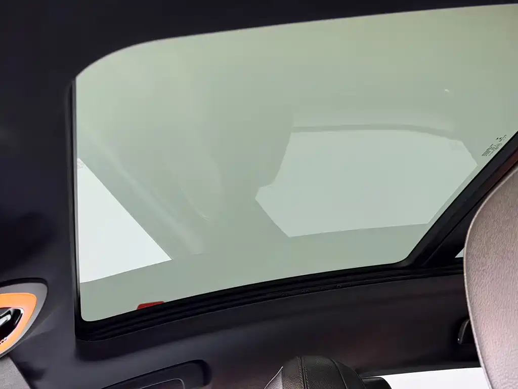 Porsche Macan — миниатюра 10