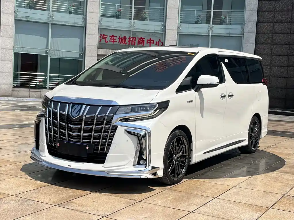 Toyota Alphard — миниатюра 3