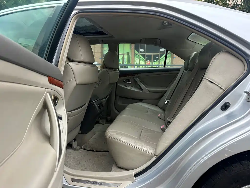 Toyota Camry — миниатюра 13