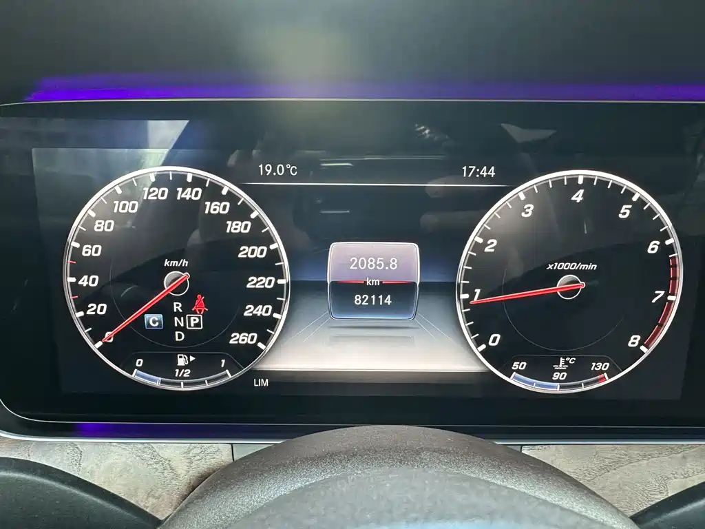 Mercedes-Benz E-Class — миниатюра 5