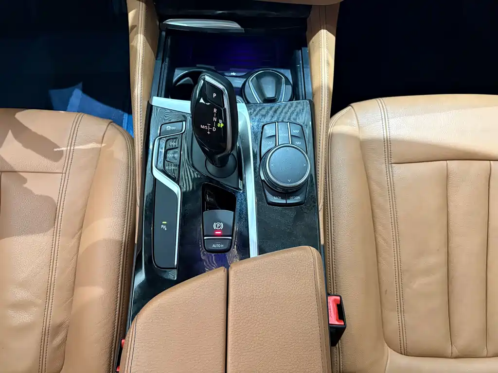 BMW 5 Series — миниатюра 17