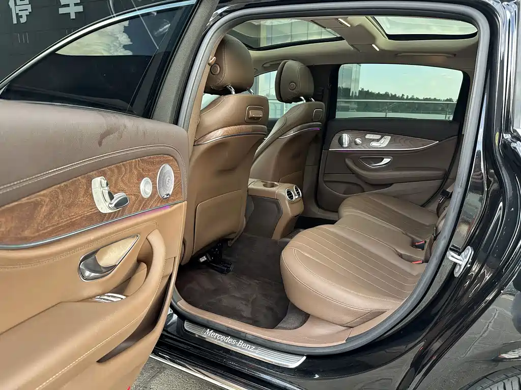 Mercedes-Benz E-Class — миниатюра 22
