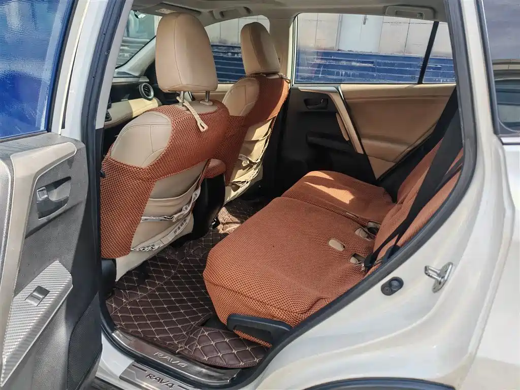 Toyota RAV4 — миниатюра 11