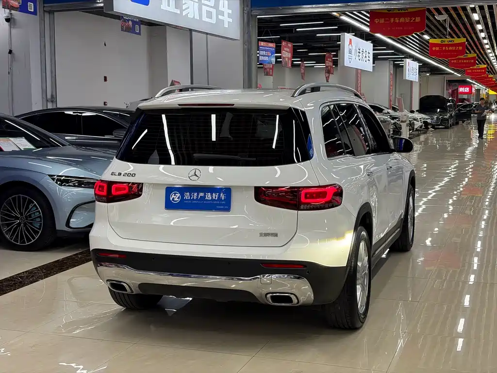 Mercedes-Benz GLB — миниатюра 17
