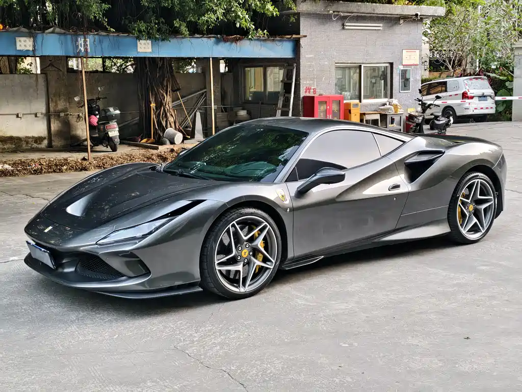FERRARI F8