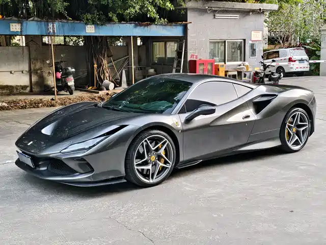FERRARI F8 2022