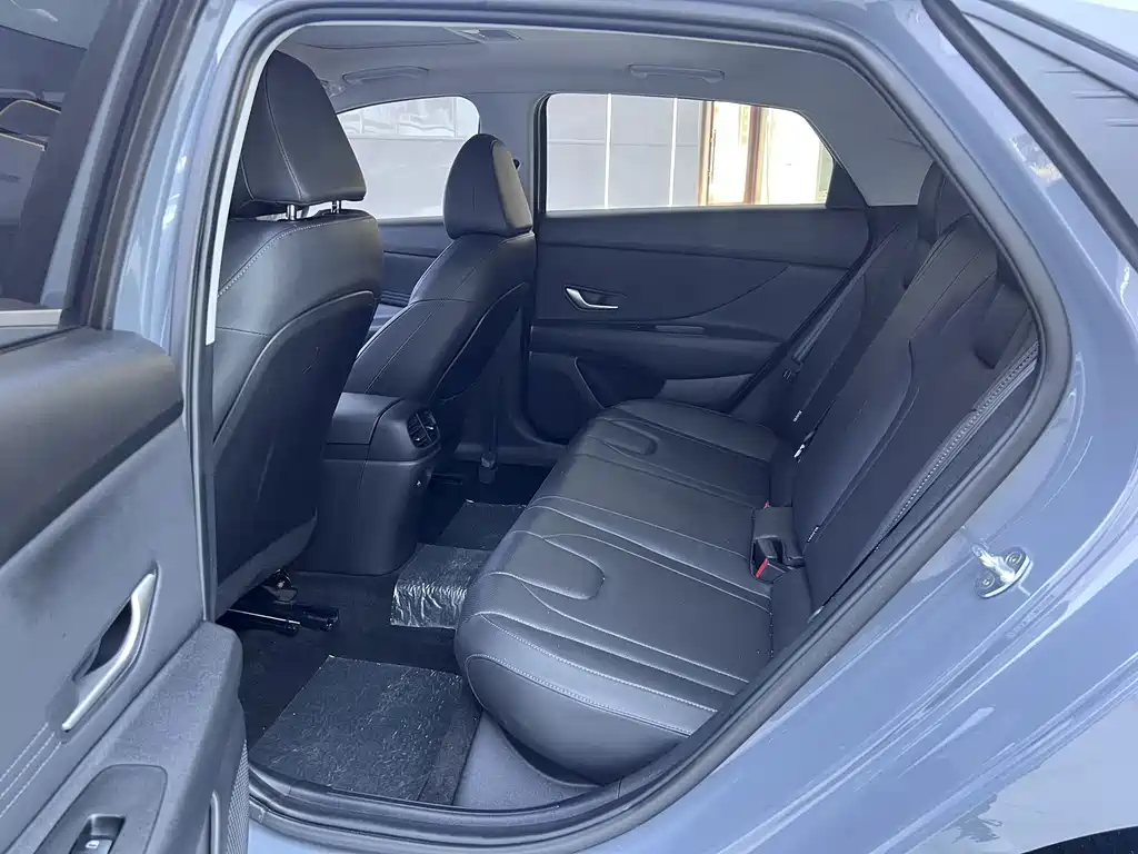 Hyundai Elantra — миниатюра 9