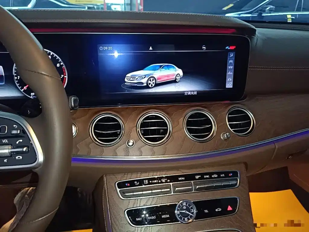 Mercedes-Benz E-Class — миниатюра 13