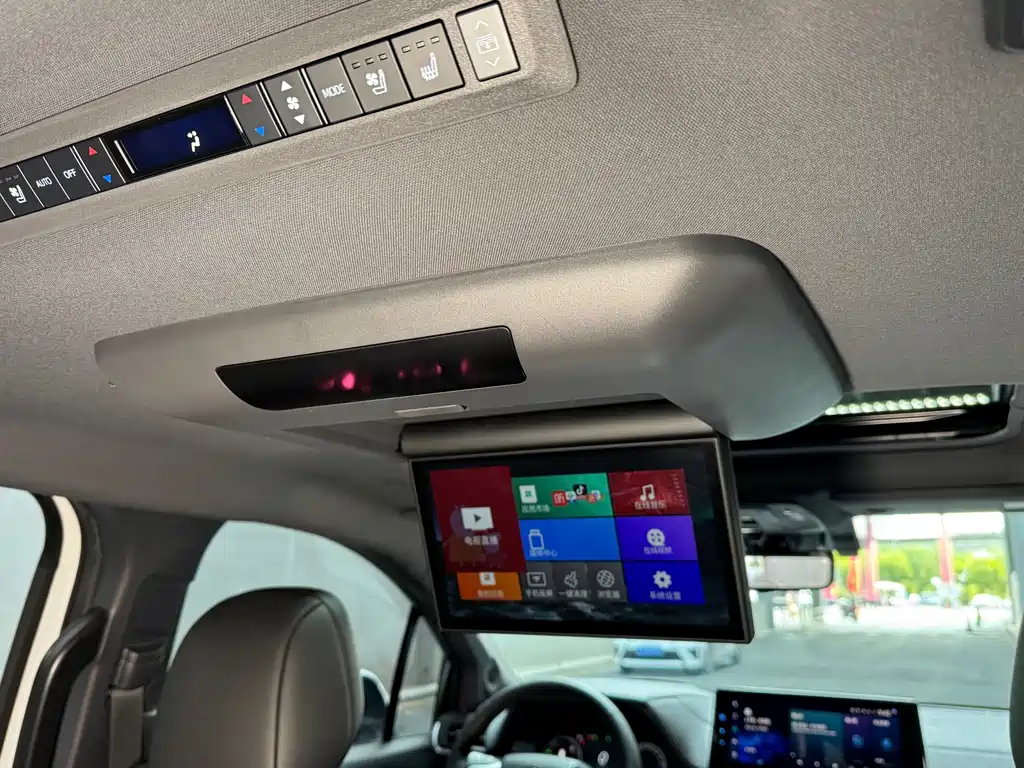 Toyota Sienna — миниатюра 22