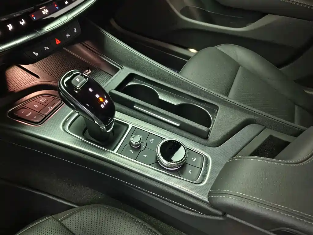Cadillac CT5 — миниатюра 7