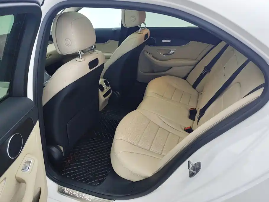 Mercedes-Benz C-Class — миниатюра 11
