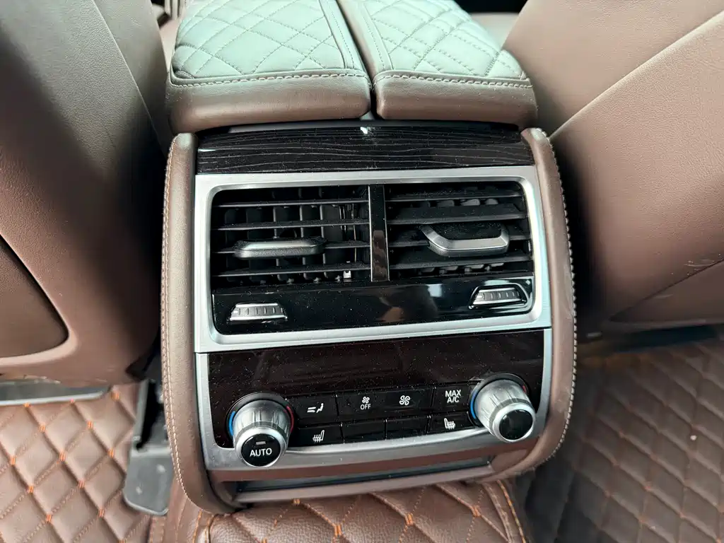 BMW 7 Series — миниатюра 8