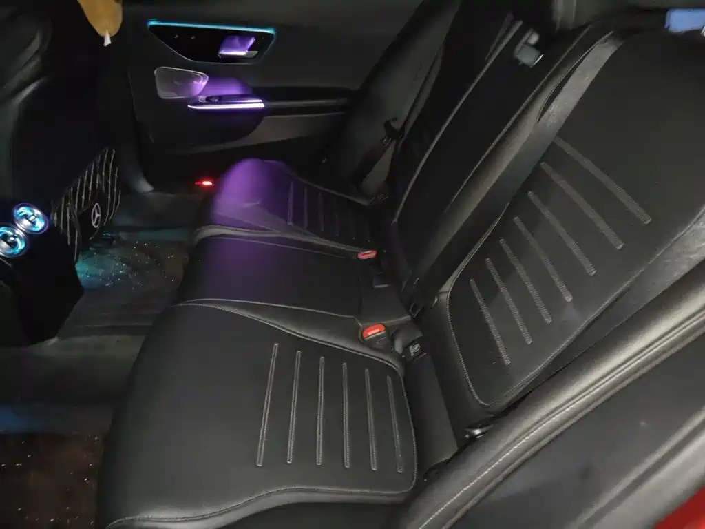 Mercedes-Benz C-Class — миниатюра 13