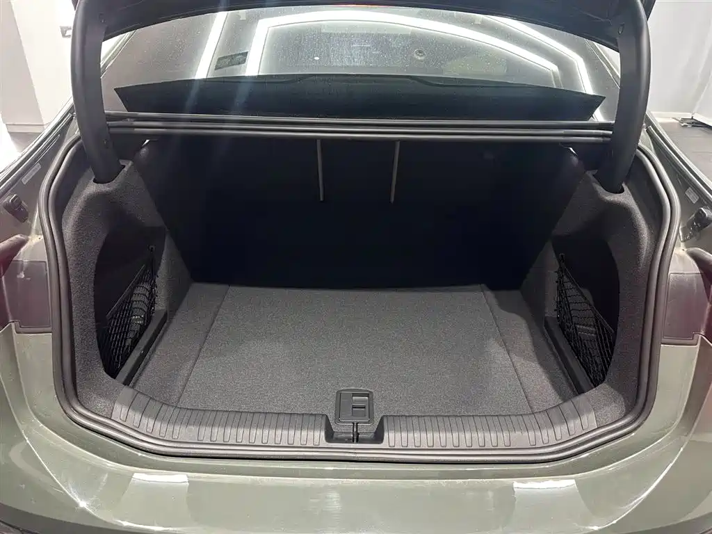 Audi A6L e-tron — миниатюра 9