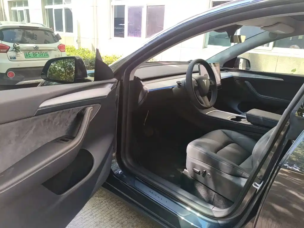 Tesla Model Y — миниатюра 16