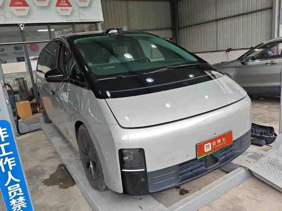 Li Auto Li MEGA — миниатюра 2
