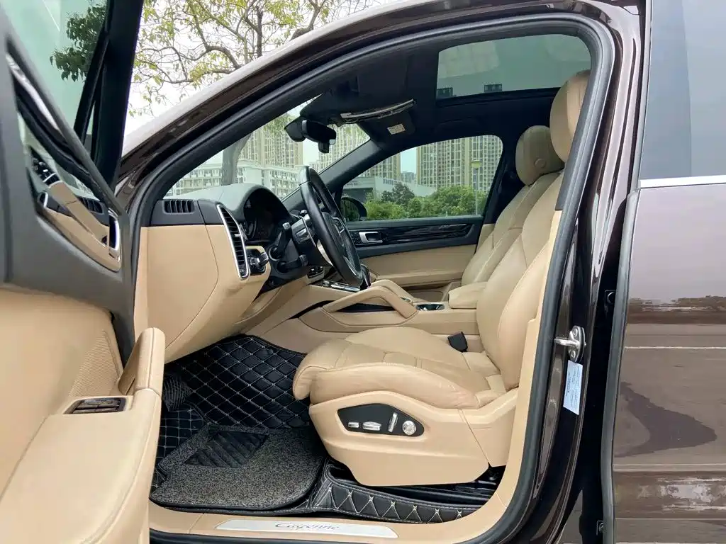 Porsche Cayenne — миниатюра 7